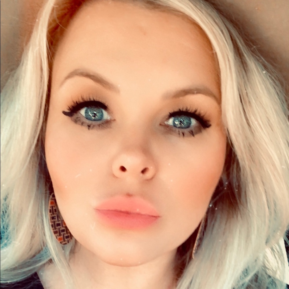 Meet your Posher, Lauren